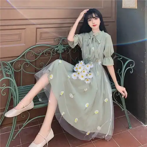 哇塞美女穿上裙子真的是仙气飘飘真的是太好看了