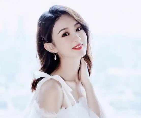 有种金莲脚叫李沁,男演员都不敢轻易抱她,一抱鞋就飞了