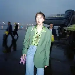穿荧光绿大垫肩巧了,这6大流行我都想追
