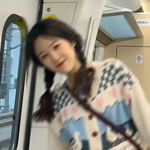 网易云他是班里女生的男神,我也一眼就喜欢上了他,但我不敢说,后来