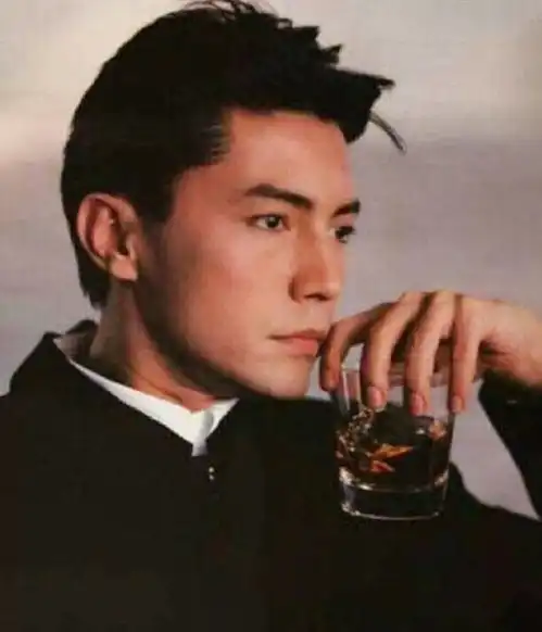 尊龙蝴蝶君原型同居生子20年,法国男子才惊觉中国女友是男人
