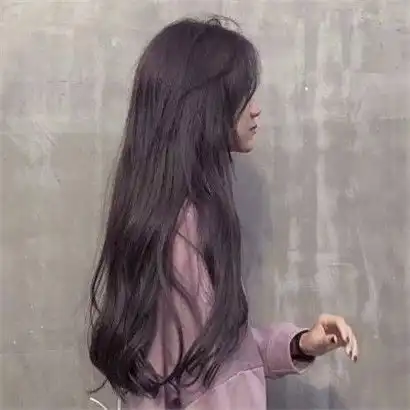 满头长发增加了美感,大气qq背影头像女生
