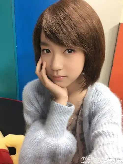 怎么看待贺峻霖颜值