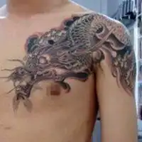 欧美风纹身男抱着女的图片微信头像图片大全