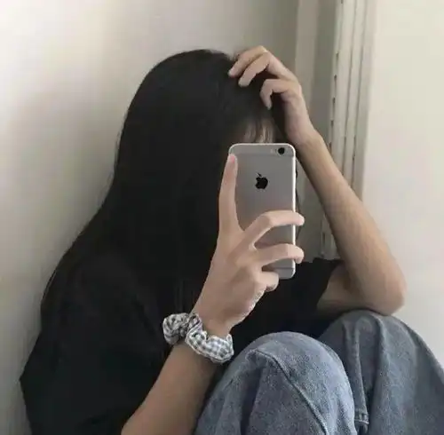 手机对镜自拍挡脸头像