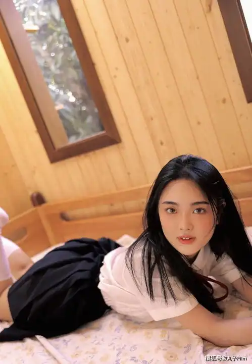 性感美女时尚写真长发少女学生妹可爱脸蛋呆萌萝莉,清纯甜美迷人