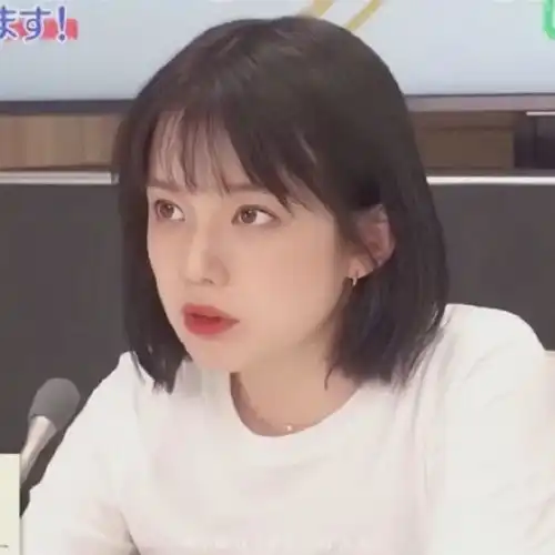 156cm29岁日本人气第一女主播,却自曝毒舌又贫乳,年龄还作假吧