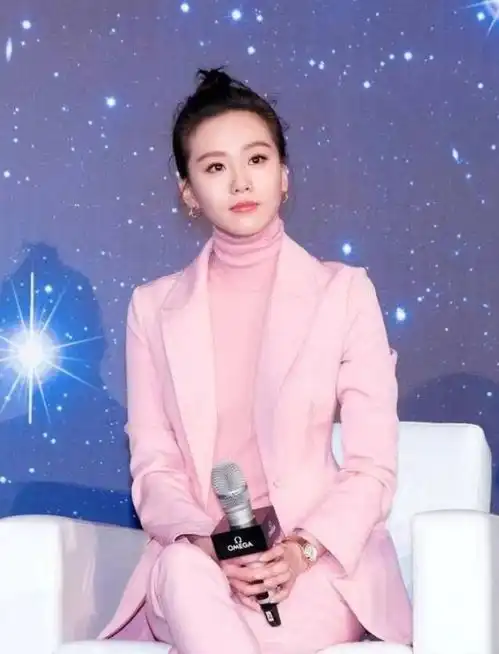 刘诗诗不愧是美女短发外翻,没有高颜值搭配很难驾驭