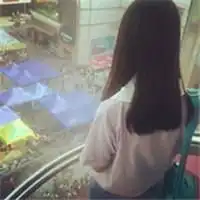 qq头像我爱的人不爱我女生