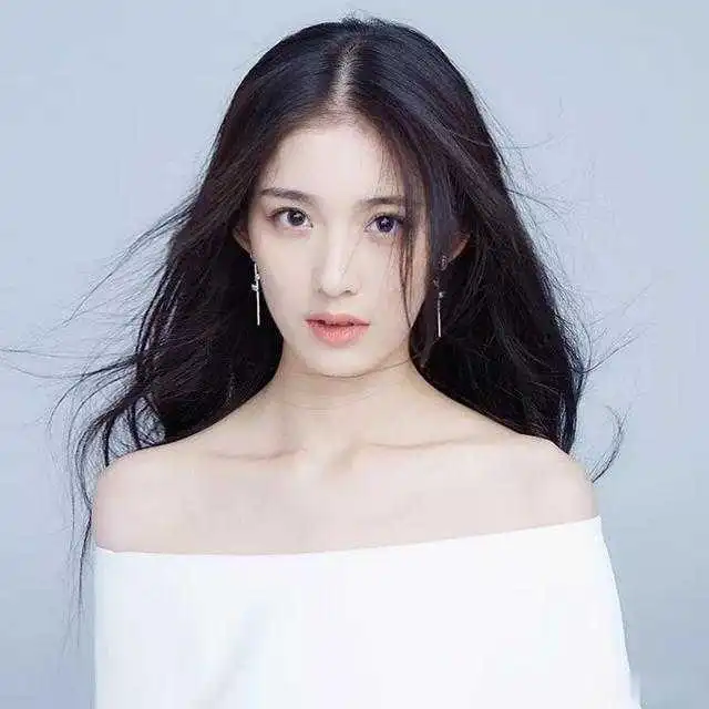 王思聪主动关注一位00后清纯女星,对方男友是当红男团成员