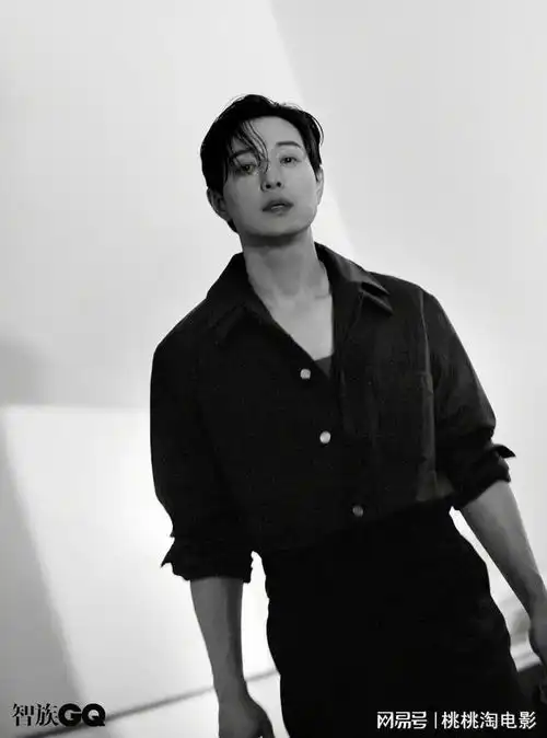 黑暗荣耀男星郑成日亮相内地版gq,展现性感熟男禁欲魅力