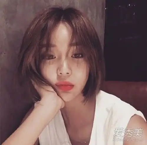 这些新鲜的小发型是女孩在春天开放的正确方式