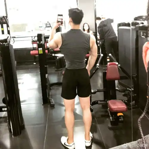 型男大赏ii鲜肉脸和猛男身材的反差,这对比度是不是你的菜
