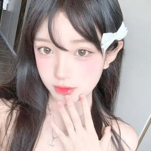 清纯美女像小鹿一样的眼睛