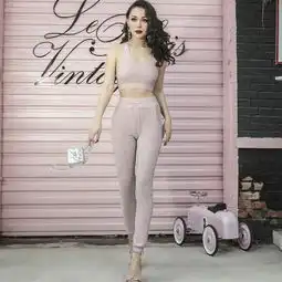 芭比粉色金闪闪运动套装平时出街去健身房,回头率都会超高