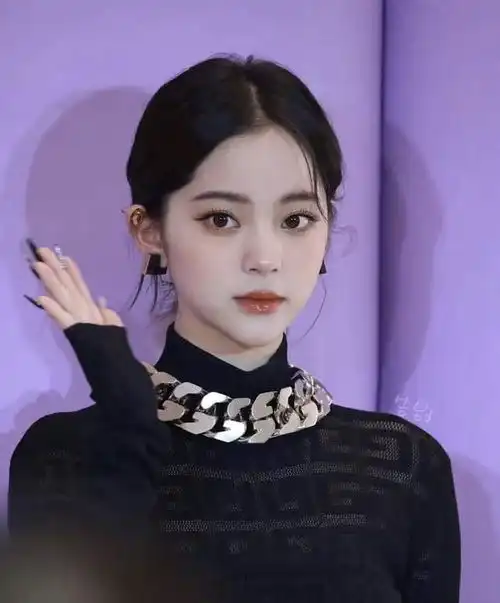 戏不红歌不火,综艺上不停的女星们,把美貌变成了代表作