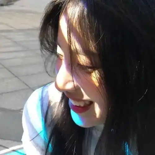 女生头像不要着急,好的总会压箱底