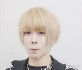 比邢晓瑶还会化妆的男人出现了,妆前大叔妆后萝莉在下佩服