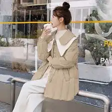 2023冬装新款女气质优雅娃娃领抽绳收腰中长款羽绒服翻领拼色保暖