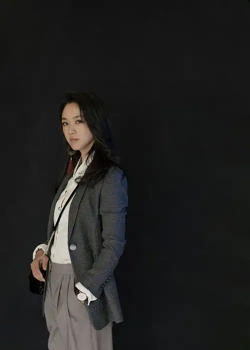 汤唯这中性装实力撩人啊小西装演绎不一样的女人味,越看越喜欢