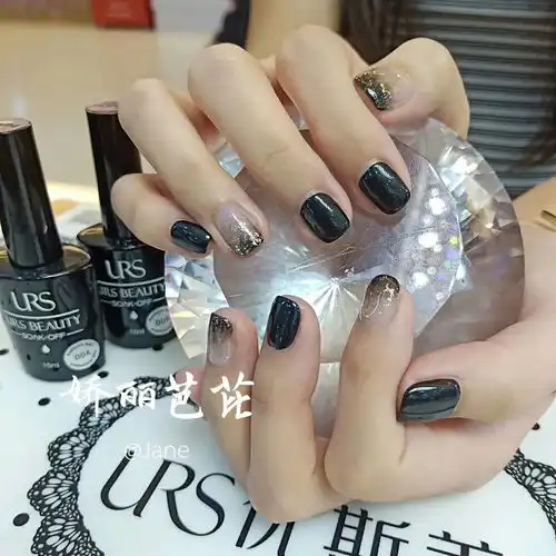 冬天最高级的同色系美甲,美的人都换上了