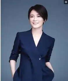 她年仅8岁就演电影,被誉为娱乐圈中最有气质的女星