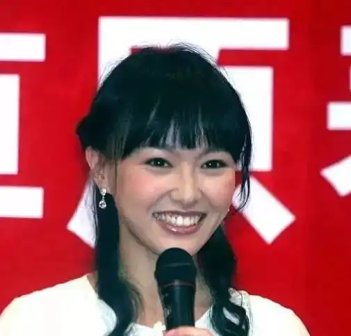 明星刚出道时的照片,小s牙套毁所有,鞠婧祎丑出新高度