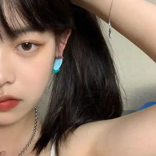 女生头像朝着光走吧,我朝着你走