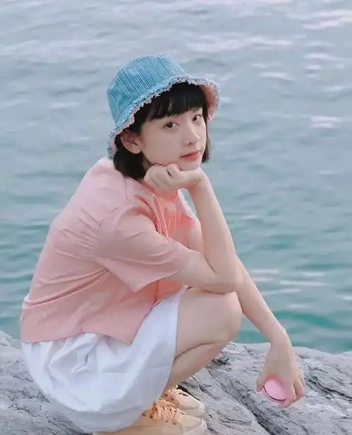 50多张穿搭模板,这个小个子姑娘每张照片都好看