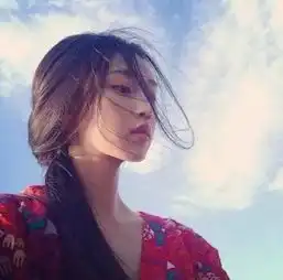 十言我们都在阴沟里,但仍有人仰望星空