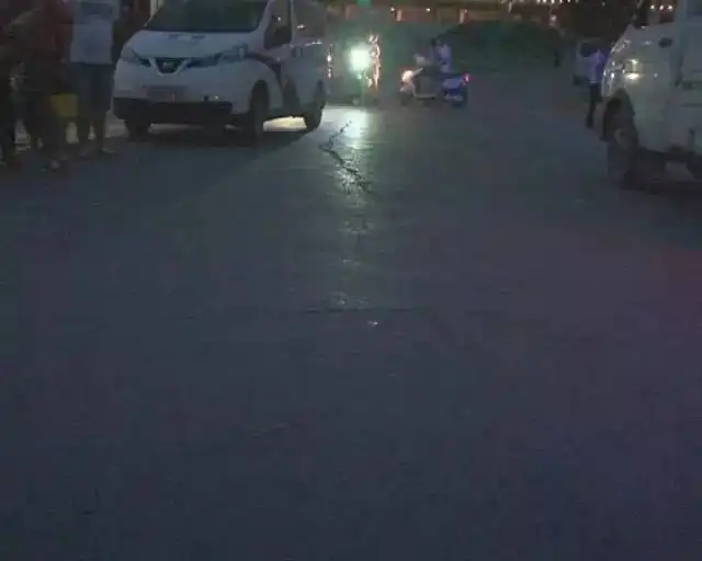 家长一定要注意十三岁男孩骑共享单车玩漂移......