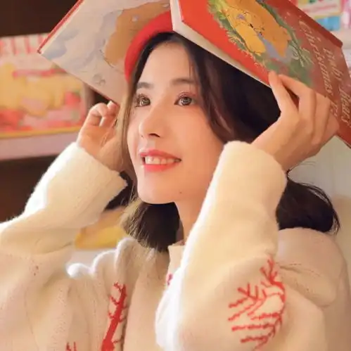提前走一波圣诞女生头像