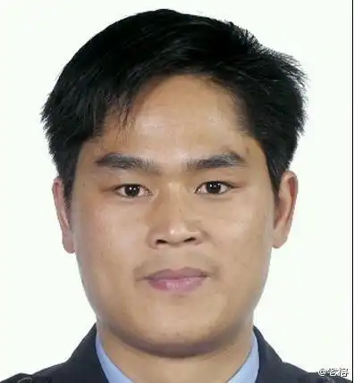 图片中的人是谁图片来源是哪新浪微博就别说了