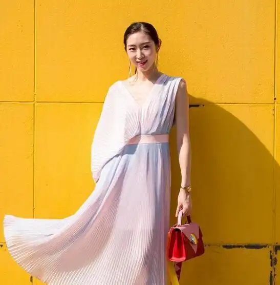 街拍潮拍时尚美女,一颦一笑尽显妩媚