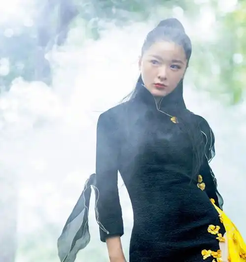 星女郎徐娇,脸跟印象里的不一样,这腰让我忍不住看好久