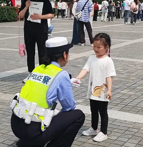 她们,闪闪发光