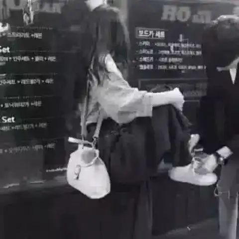 度娘都搜不出的情侣头像,秀出天际,通知被班主任移出群聊