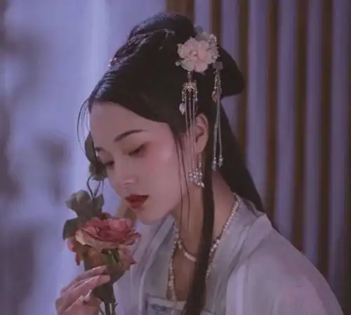 穿越文穿成还没圆房就被退货的农家弃妇,她摇身一变成王妃