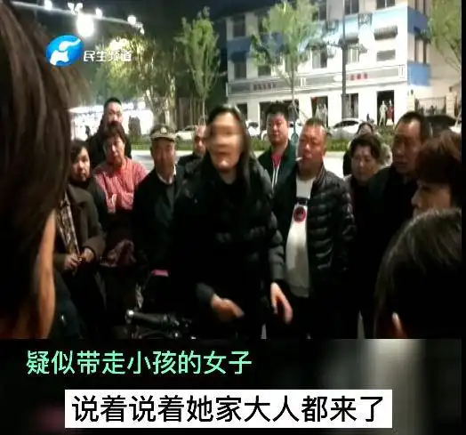 是不是人贩子妇女疑当街抢孩子,郑州警方回应
