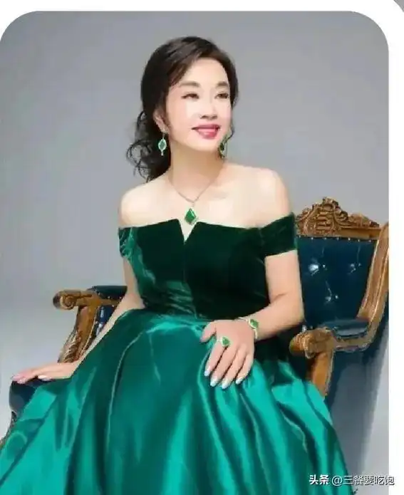 71岁刘晓庆新剧少女扮相引热议,满脸皱纹17岁女匪首遭群嘲太雷人