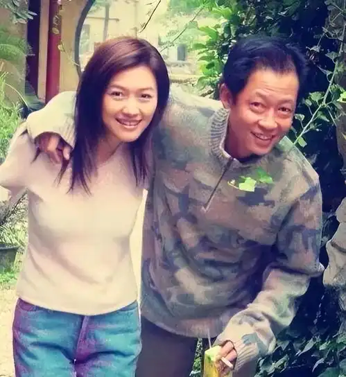 陆毅是她的初恋情人,王志文是她的痴情对象,富豪老公入狱去世