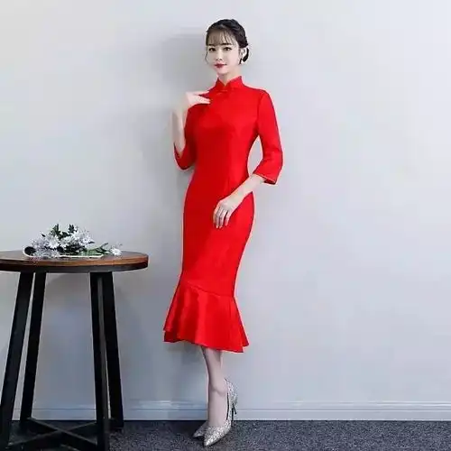 一抹惊世骇俗的中国红,演绎旗袍女子妖娆妩媚的骨感美