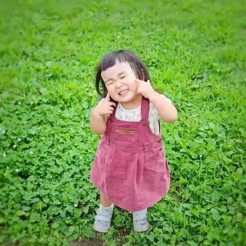 四岁小女孩凭借她的丑萌火遍全世界,你就是我想要的傻丫头