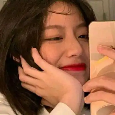 可爱呆萌的温柔女头