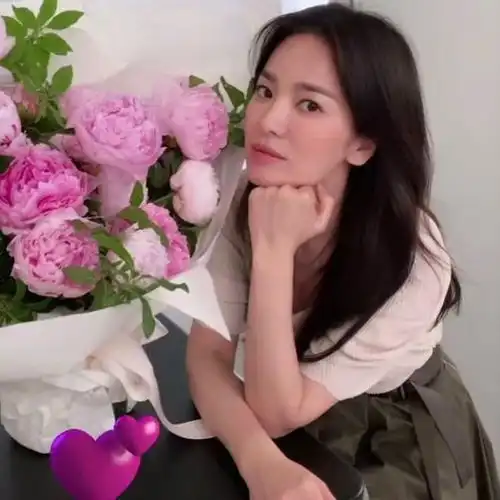 宋慧乔兴奋上传剧本,复出首剧杀青在望,闺蜜朴帅眉祝福分手快乐
