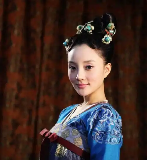 她历经三朝,才华绝代,却祸乱后宫,无政治立场,被唐玄宗斩杀