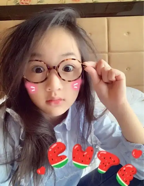吴尊女儿neinei打耳洞被赞勇敢,9岁小丫头如今颜值逆天