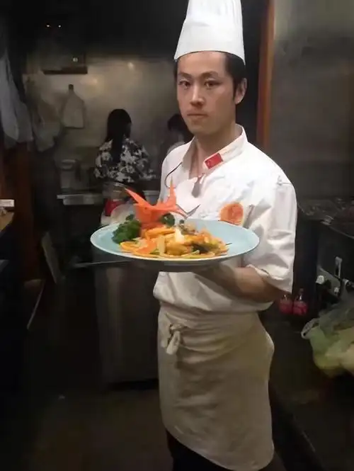我,70后小伙,在日本结识小7岁老婆,结婚时给岳父买了一套房