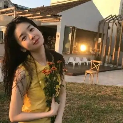 捧花女生头像给自己送花比收到花更浪漫