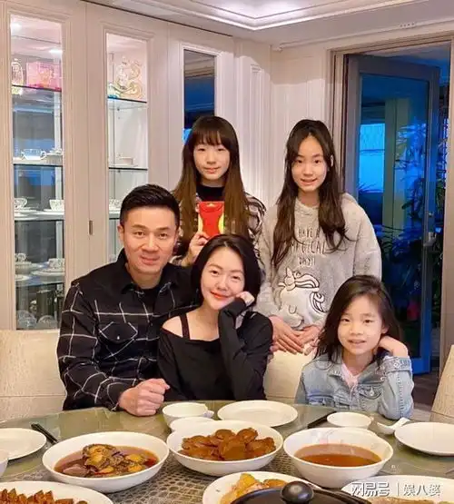 小s迎来44岁生日,深夜发文感谢妈妈,范玮琪母子三人为她庆生